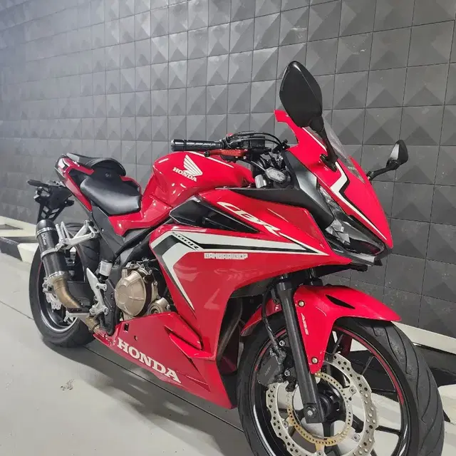 2021년식 혼다 cbr500r red색상 저렴히 판매합니다.