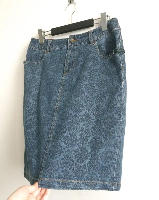 Ornament pattern denim midi skirt