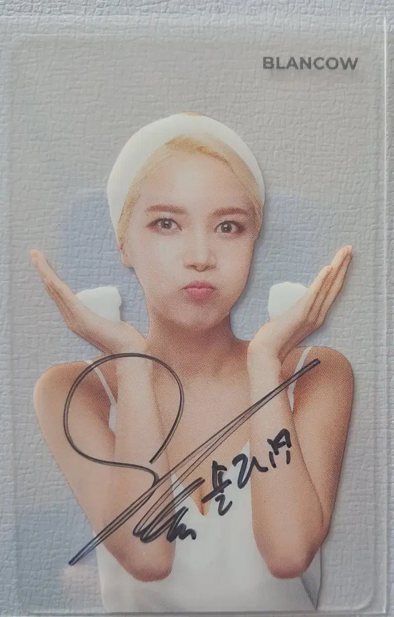 Mamamoo solar blancow sign poca