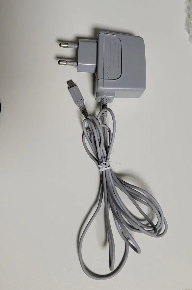 Original Nintendo 3DS charger (for both 2DS and DSI)