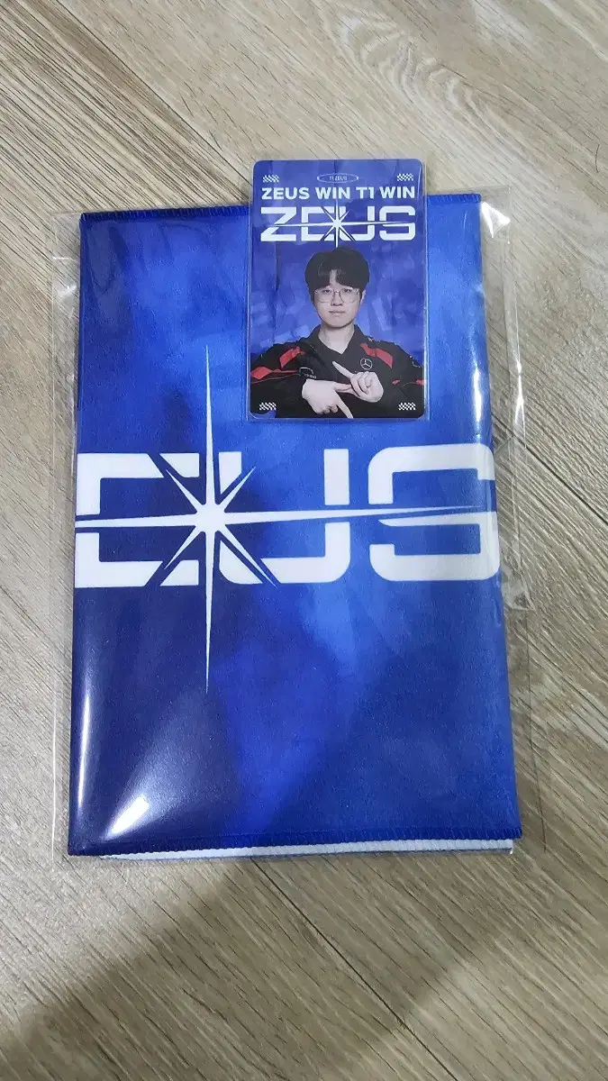 Zeus Player Reverse Jo sold as a set slogan and photocard 