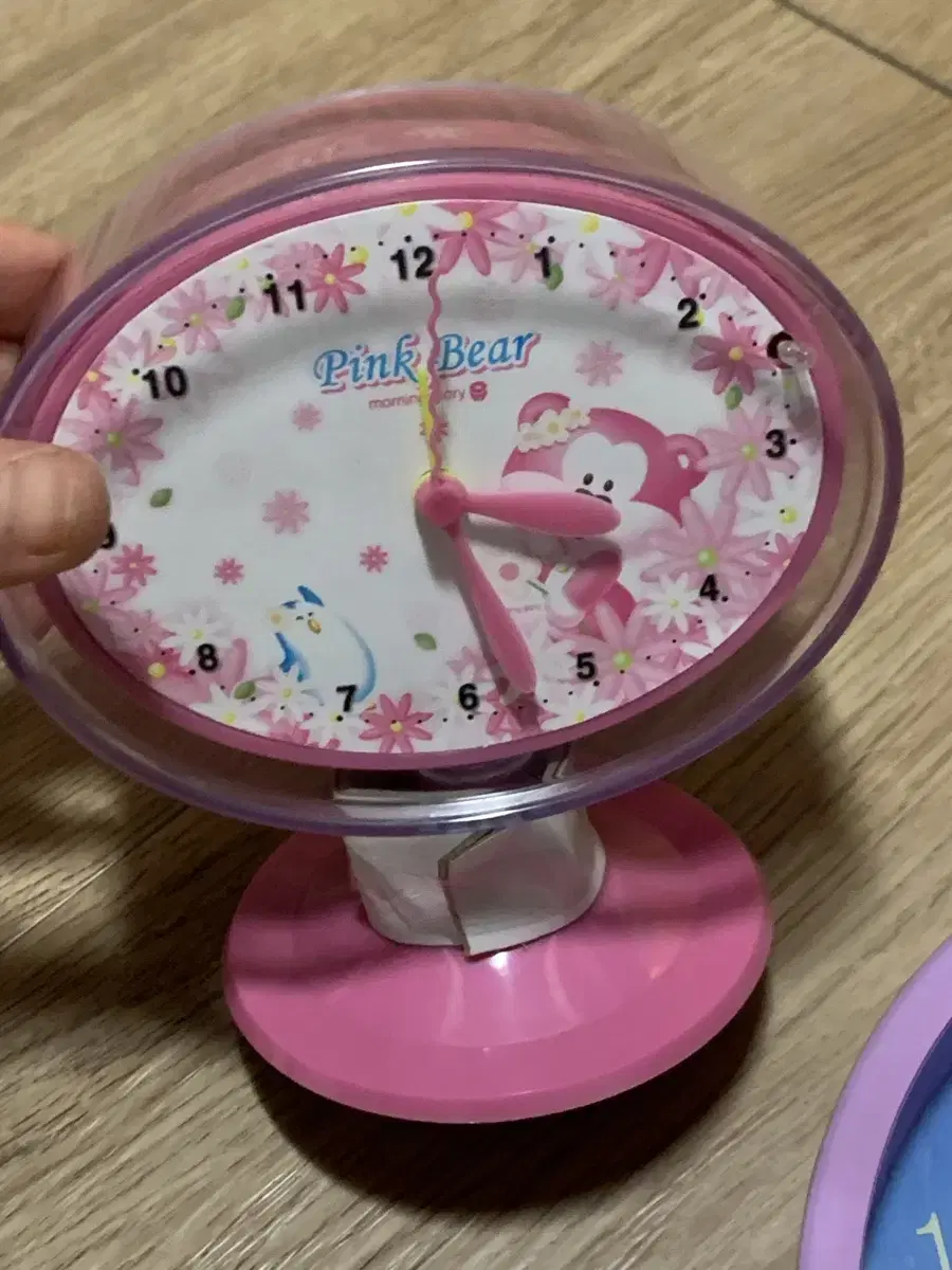 Classic phrase)Bloo Bear Pink Bear Babu Watch