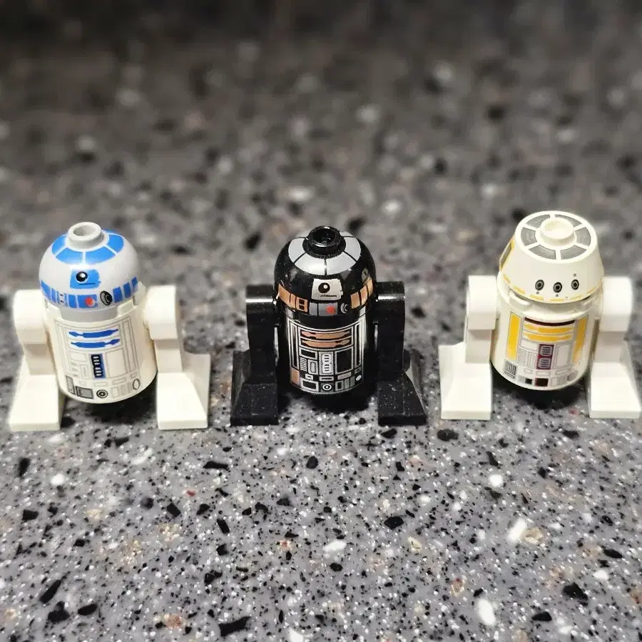 레고 스타워즈  R2-D2,R2-Q5,R5-F7,