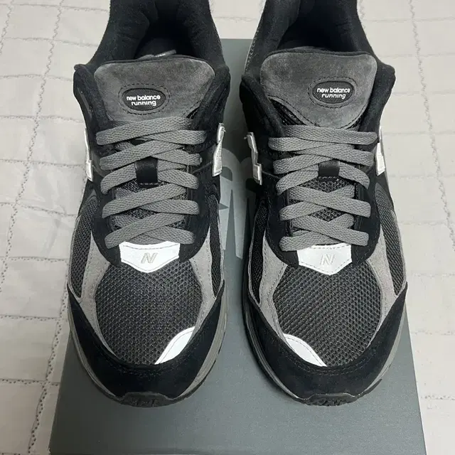 뉴발란스 2002R 블랙 다크그레이 JD SPORTS 단독 290mm