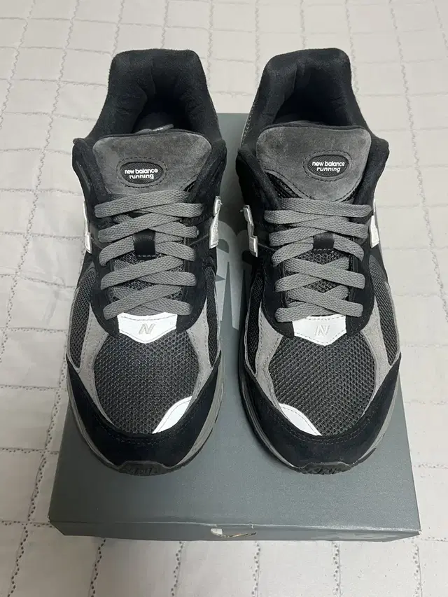 뉴발란스 2002R 블랙 다크그레이 JD SPORTS 단독 290mm