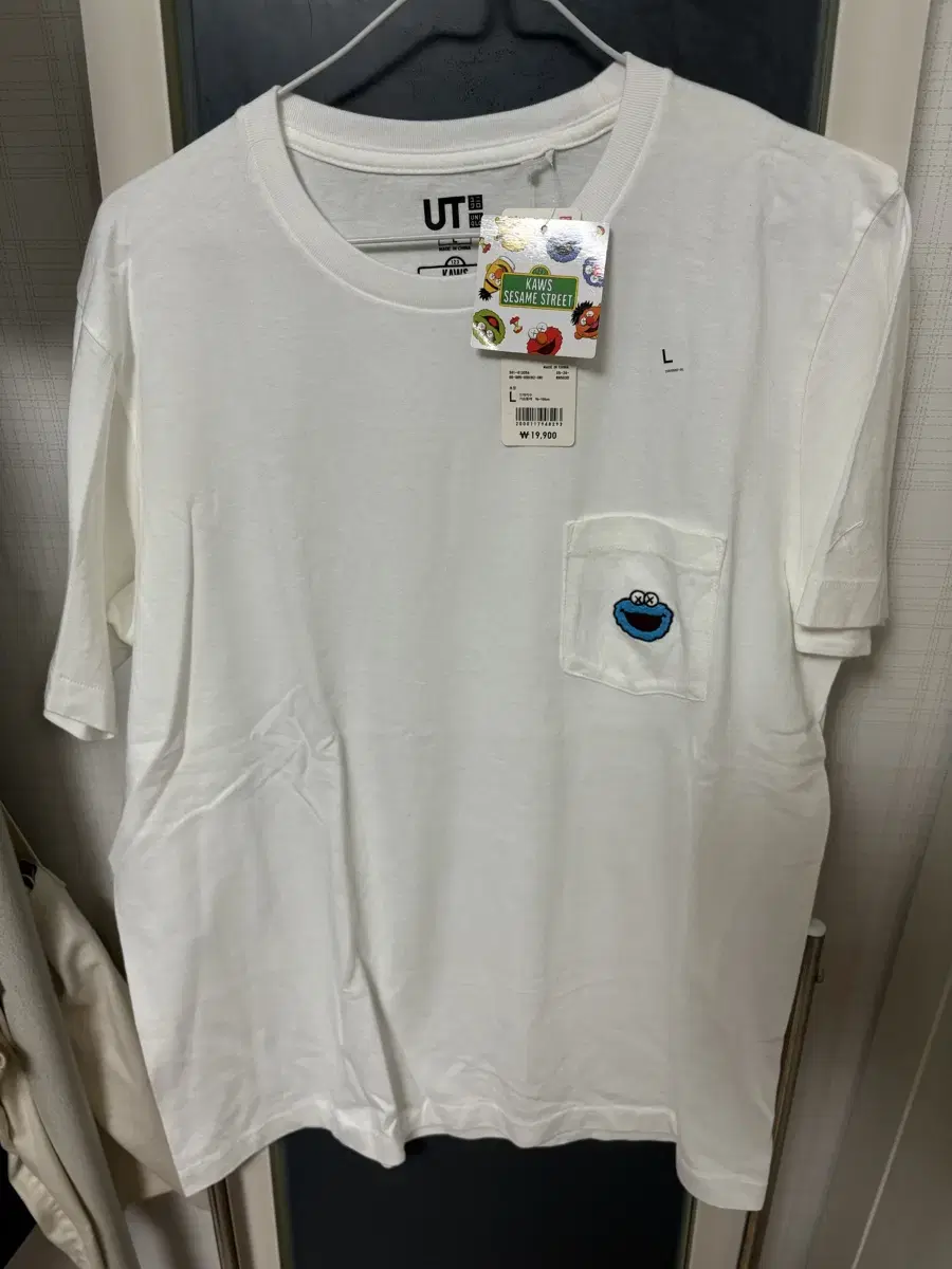 Uniqlo t-shirts sell for 5000 won each.