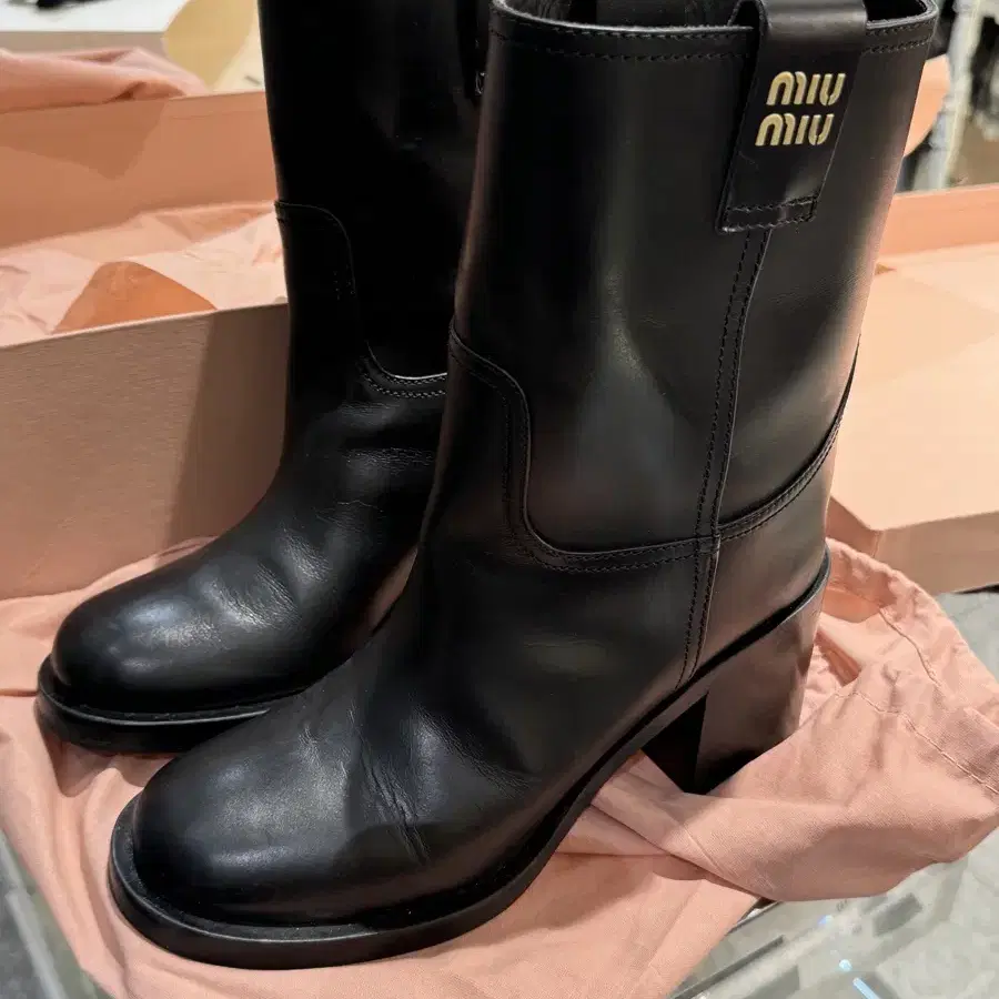 미우미우 레더 부티 블랙(38) Miu Miu Leather Bootie