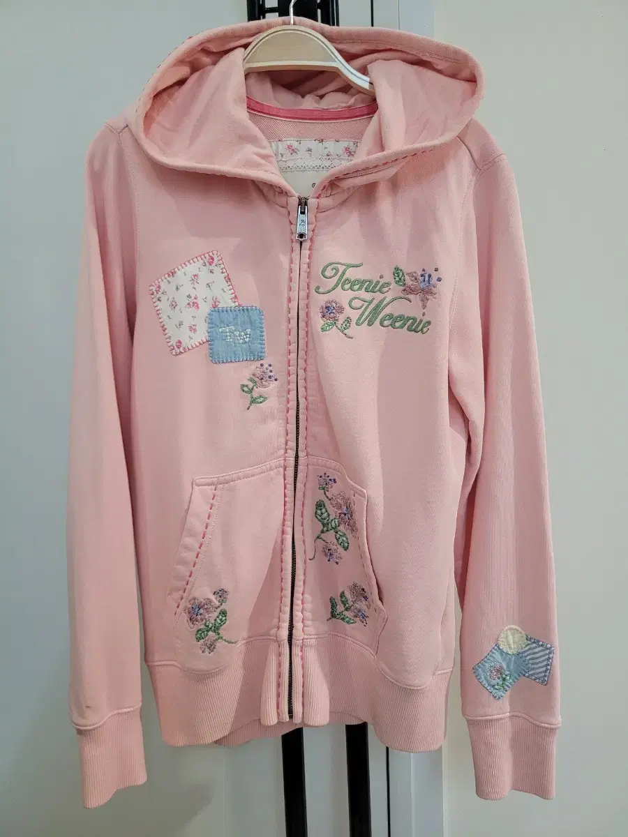 Tiny Winnie embroidered patch pink hooded zip-up size M