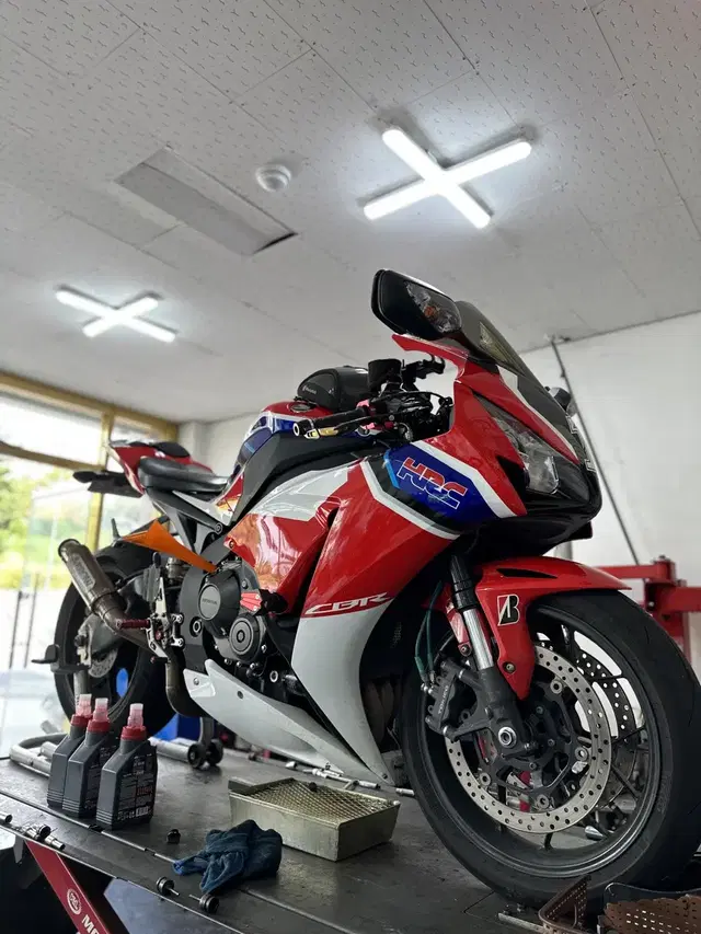 16년식 cbr1000rr 에로우배기 판매및 대차합니다