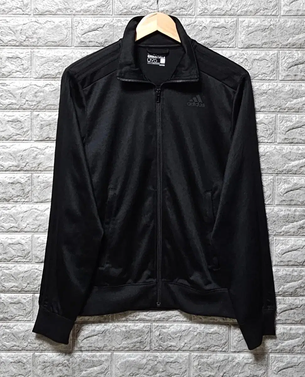 adidas Essential All Black Jersey 95