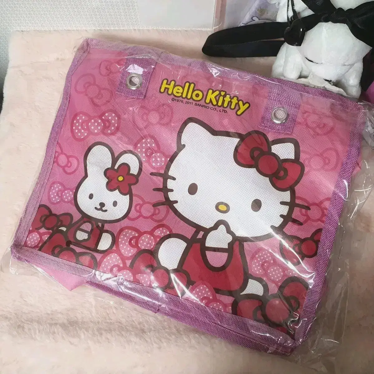 Unsealed) Classic Hello Kitty Sanrio Mini Square Tarpaulin Bag Non-woven Vintage Bag