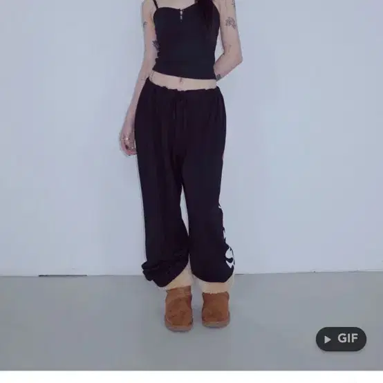 위위미유 DOLLAR SIGN LETTERG PANTS/달러 사인 레터츠