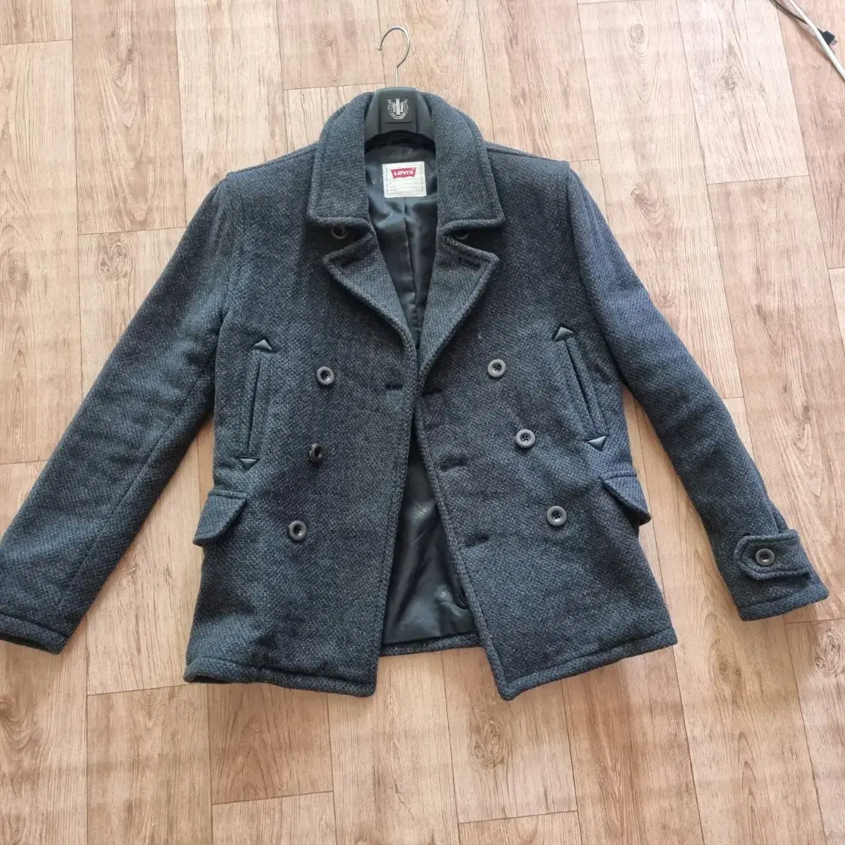 Levi's coat size 100