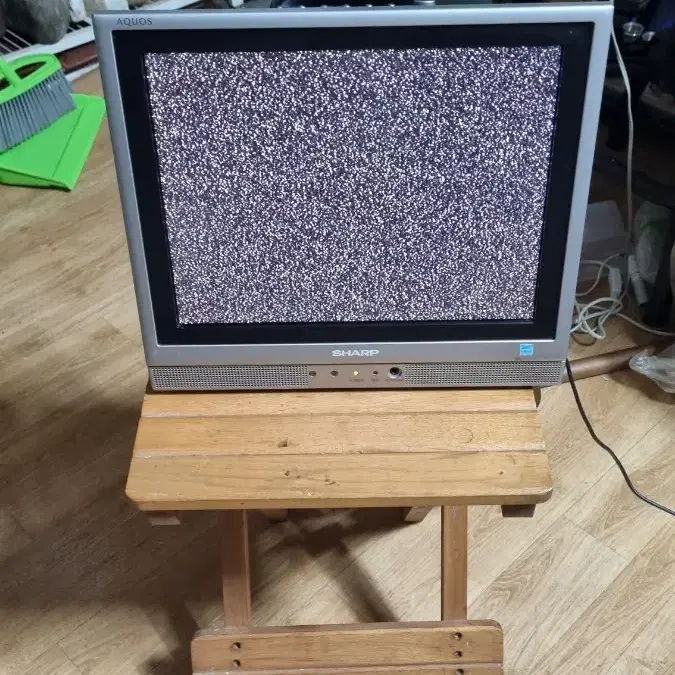 SHARP LIQUID CRYSTAL TV