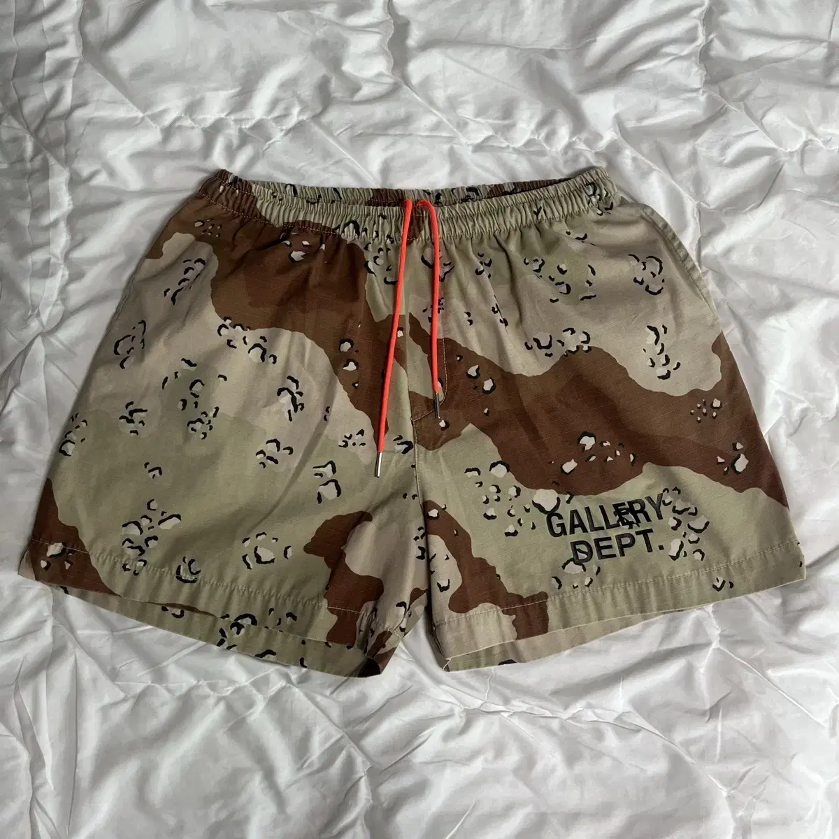 Gallery Division Camo Shorts L