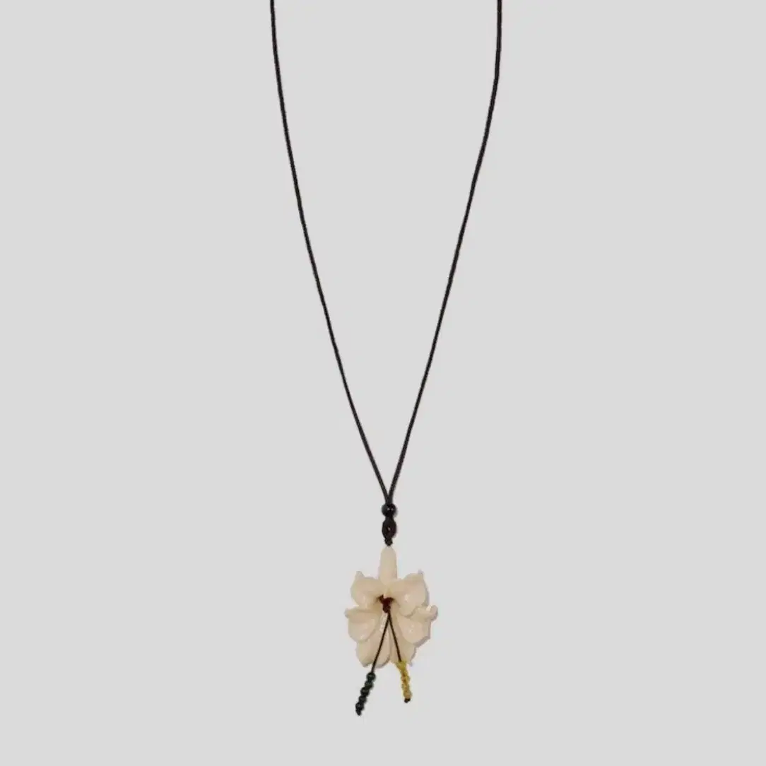 글로니 glowny FLORAL GEM NECKLACE (IVORY)