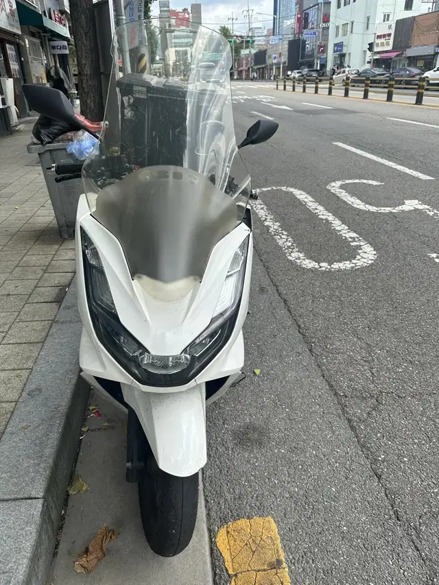 Pcx125 22년식 흰색