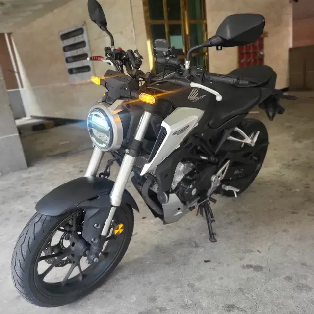 혼다)관리최상 무사고 cb125r abs 저렴하게 판매합니다 !