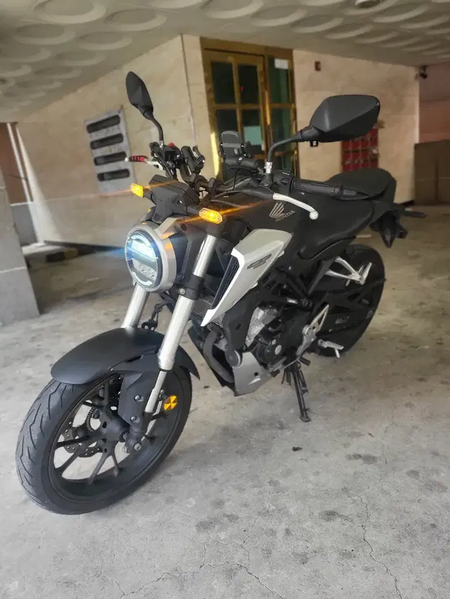 혼다)관리최상 무사고 cb125r abs 저렴하게 판매합니다 !