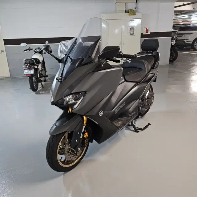 2021년식 야마하 Tmax 티맥스 팝니다. 테크맥스 15.900km