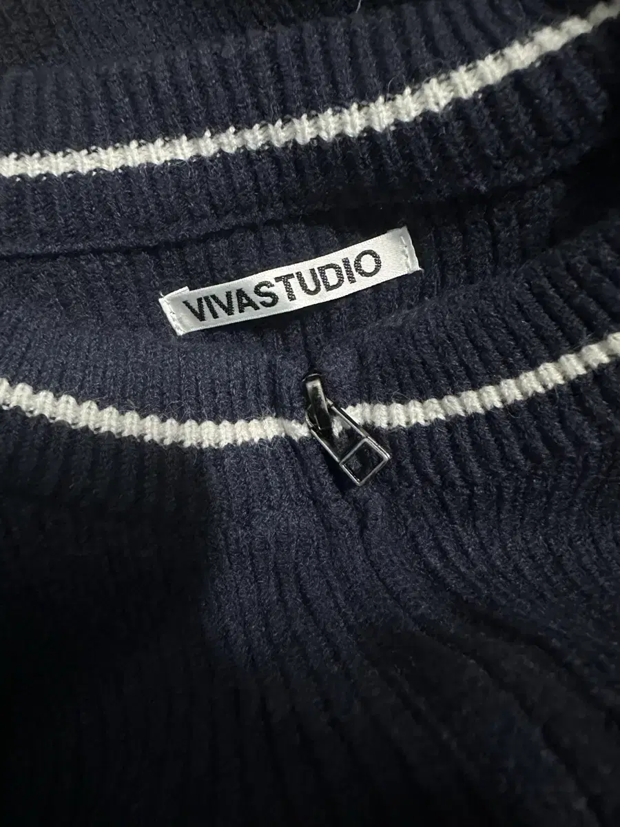 VivaStudio Cardigan Zip Up