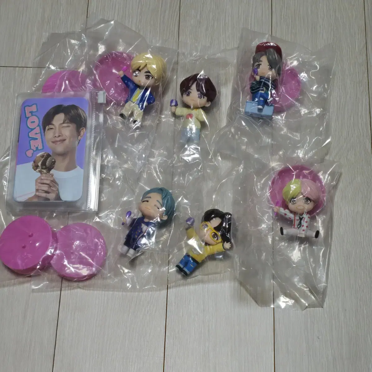 Baskin Robbins BTS Figures sealed + Photo Card Included (International)