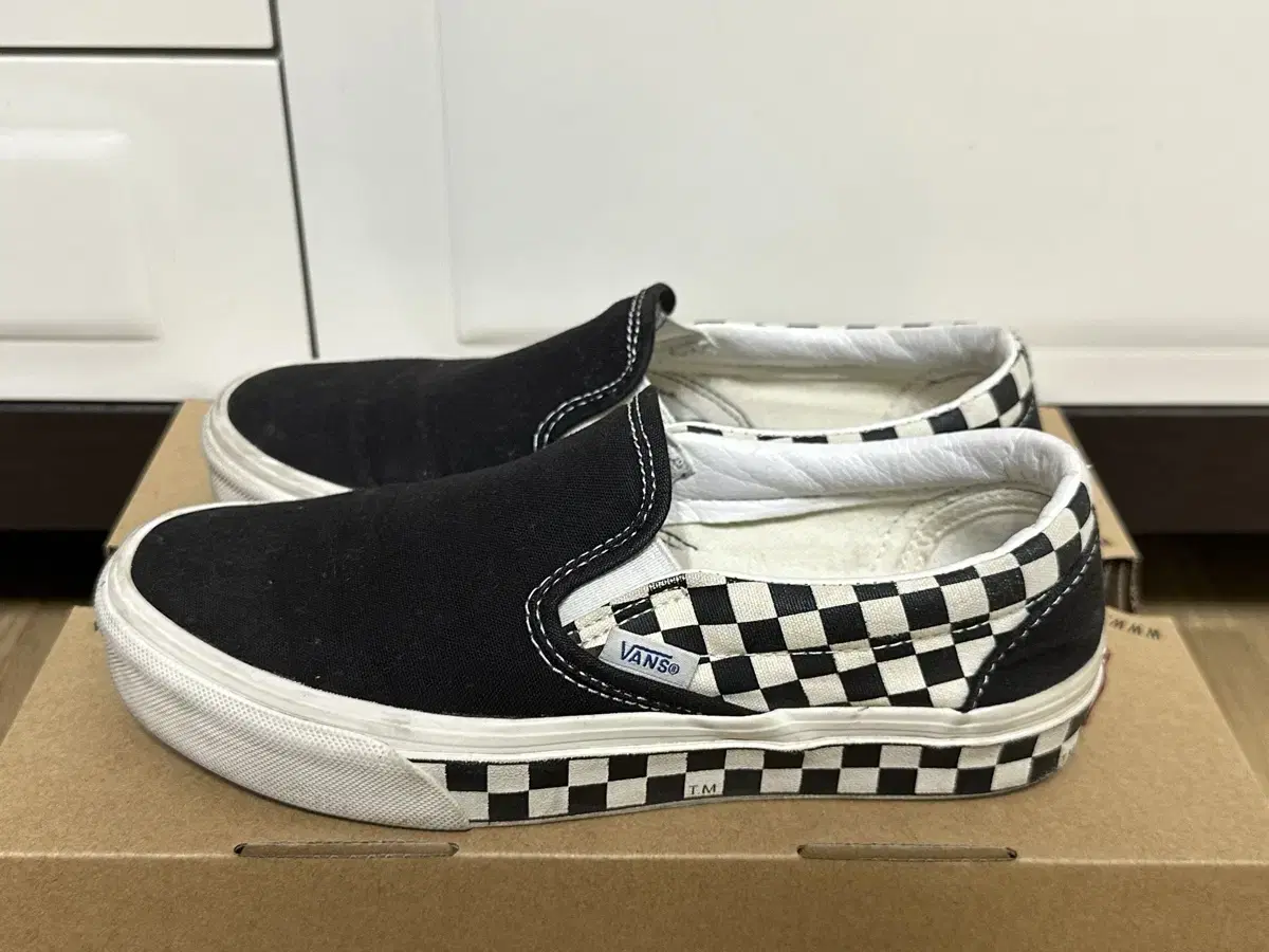 반스(vans) 슬립온 사이드 체커보드