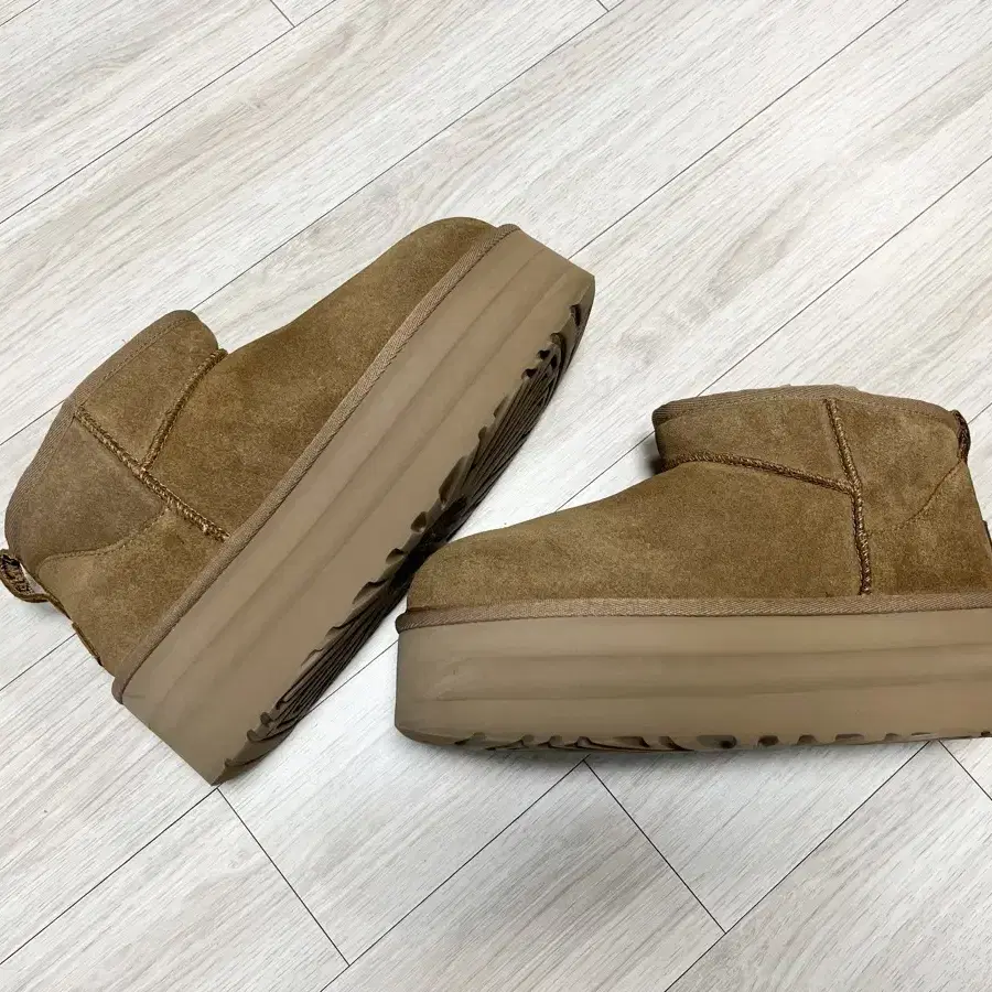 어그(UGG) 울트라 미니 플랫폼 체스넛 USA 6