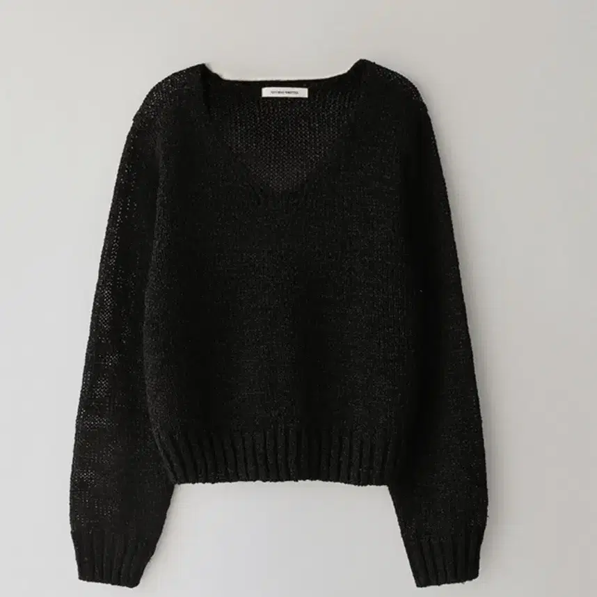 낫띵리튼 시아 브이넥 Sia v-neck pullover (Black)