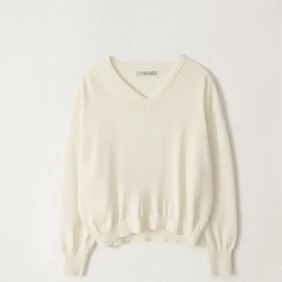 닛띵리튼 Pipley v-neck pullover (Ivory) M사이즈