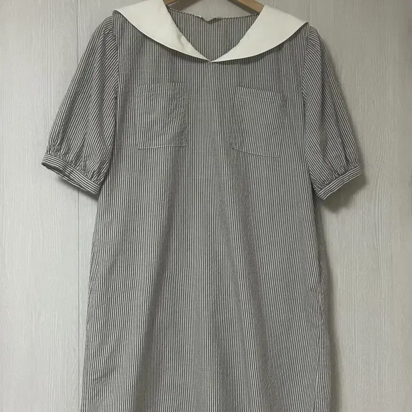 소프트심볼 세일러카라드레스(SAILOR COLLAR DRESS)