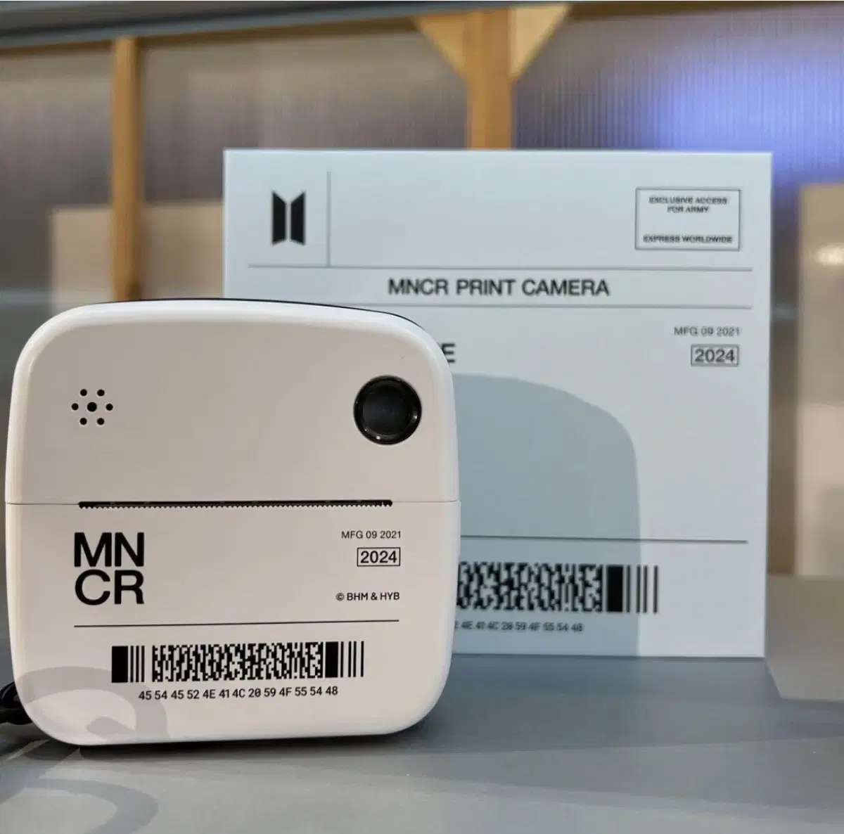 [Pre-Order] BTS Monochrome Print Camera Monochrome