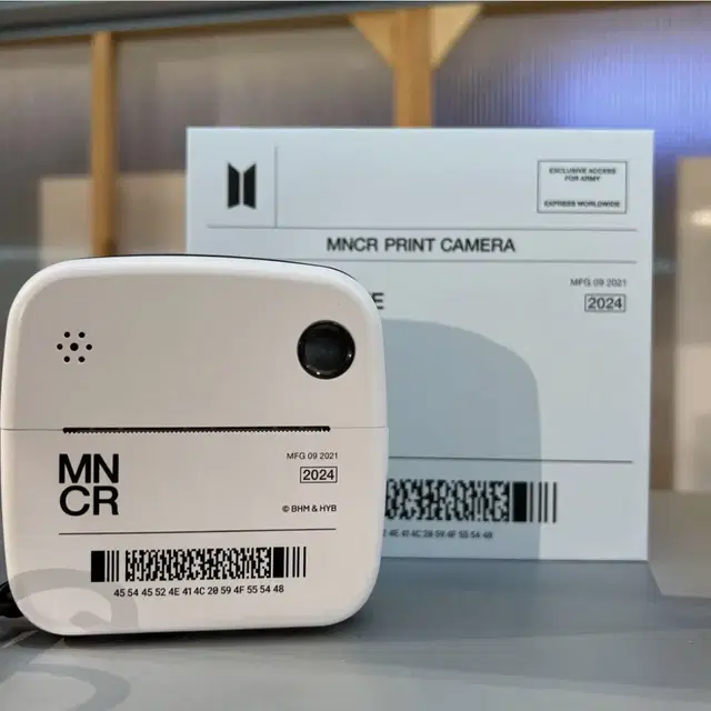 [예약판매] BTS Monochrome Print Camera 모노크롬