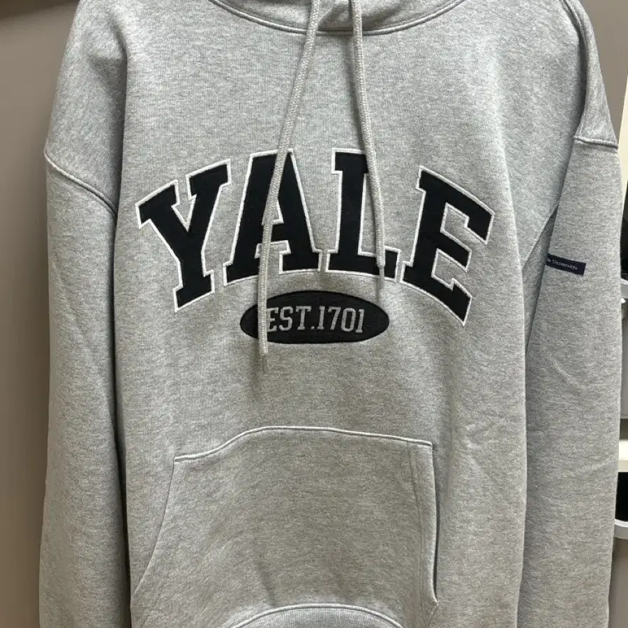 Yale 후드티