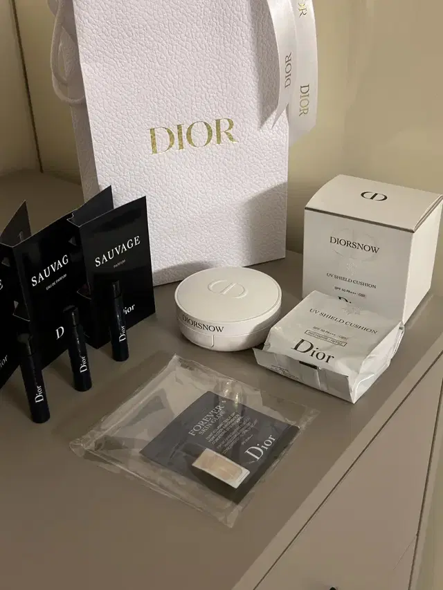 Dior 스노우쿠션 유브이 쉴드쿠션