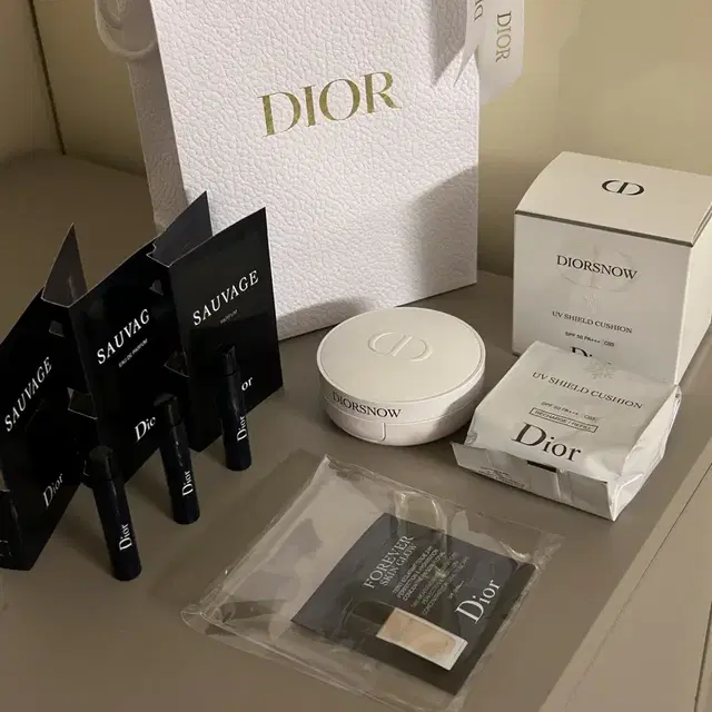 Dior 스노우쿠션 유브이 쉴드쿠션