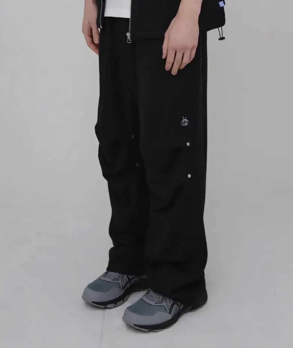 Heim Rivet Tuck Sweatpants Black Sweatpants