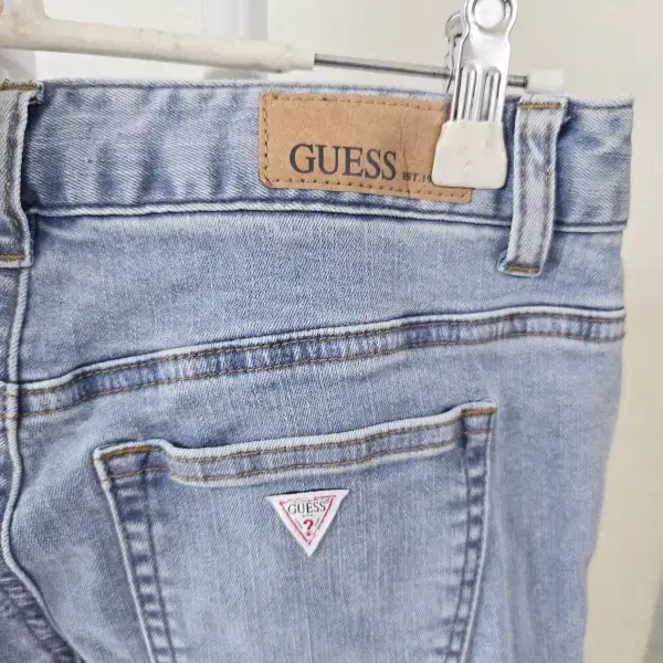 GUESS 게스 연청바지 25