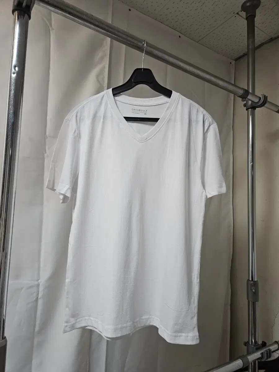 [New80%] Chasecult Essential V-Neck T-Shirt