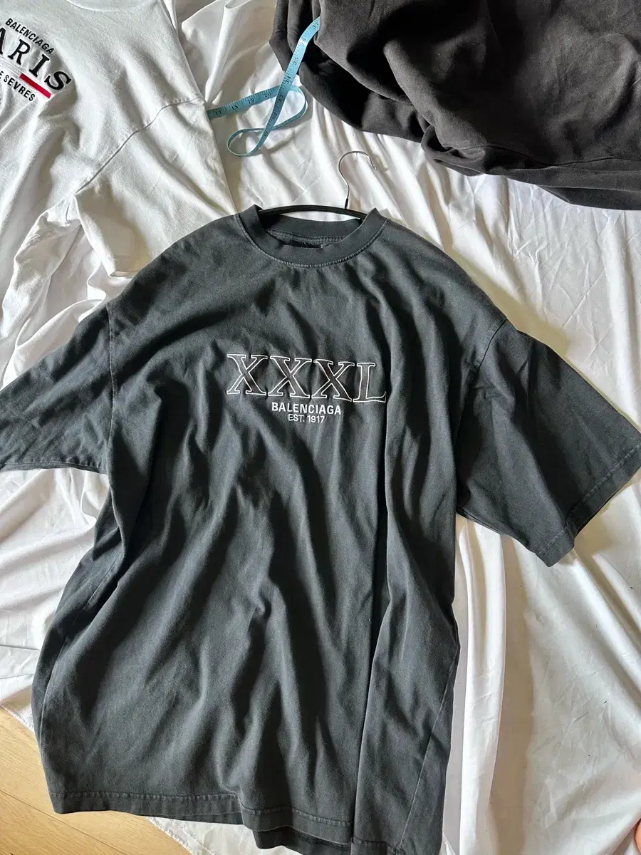 L,105 Balenciaga XXXL Tee