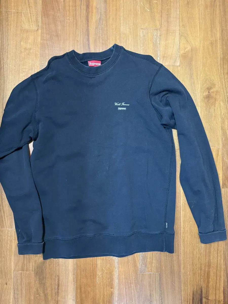 (Large) SUPREME black color top to sell.