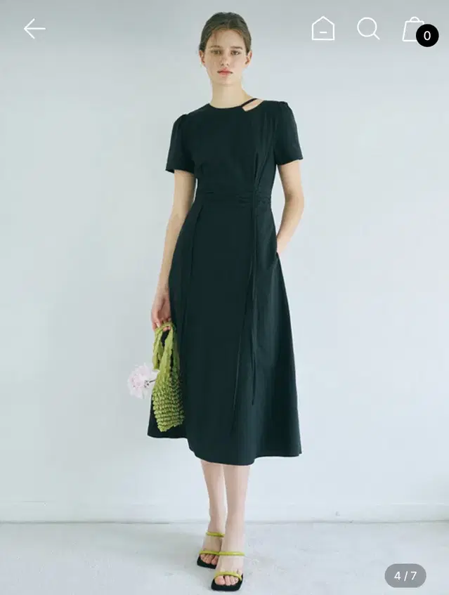 에트몽 원피스 Neck Cut-Out Shirring Dress