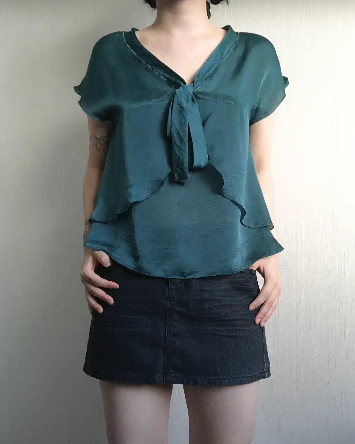 Tied point blouse