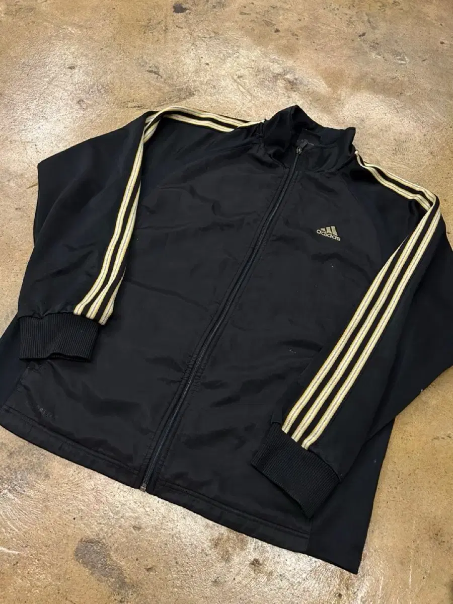 (Genuine/100) AdidasTrackTopJerseyZipUpGum