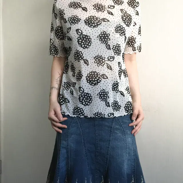 High neck pattern mesh top