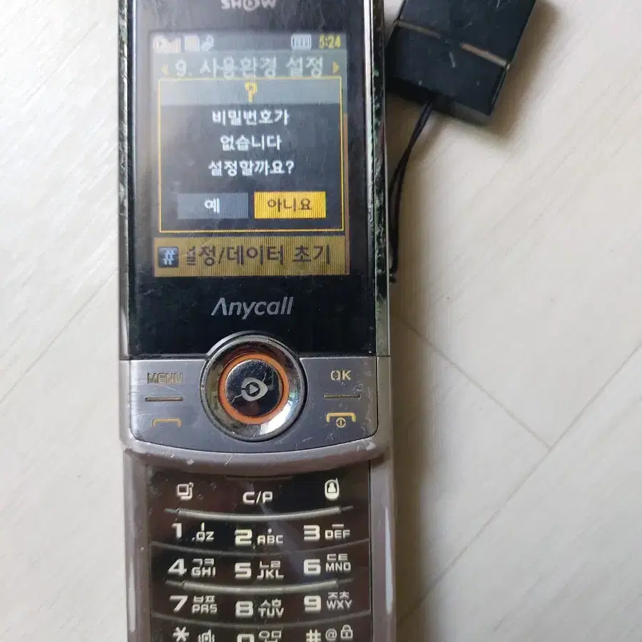 파스텔폰 SOH-W5300 슬라이드폰