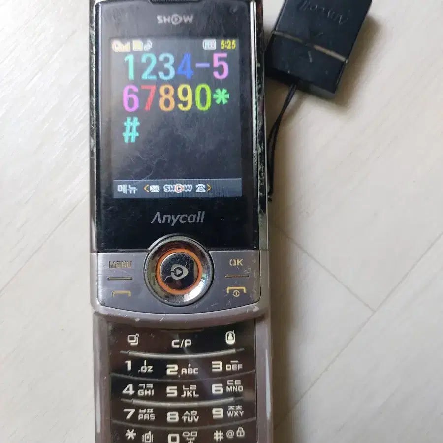 파스텔폰 SOH-W5300 슬라이드폰