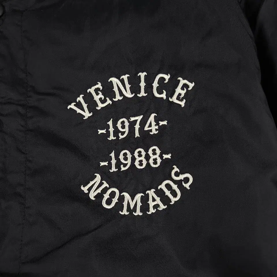 NOMADS 블랙 VENICE 부클 로고패치 스트릿 나일론 바시티자켓