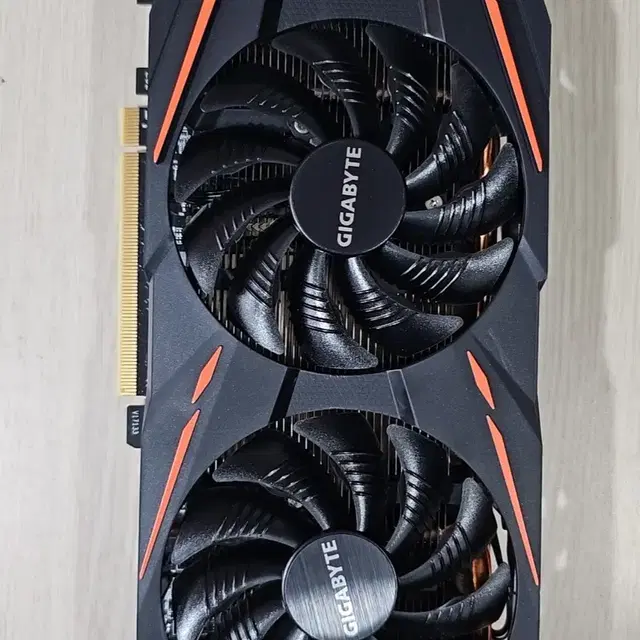 그래픽카드 RX 570 4G 기가바이트2 팬