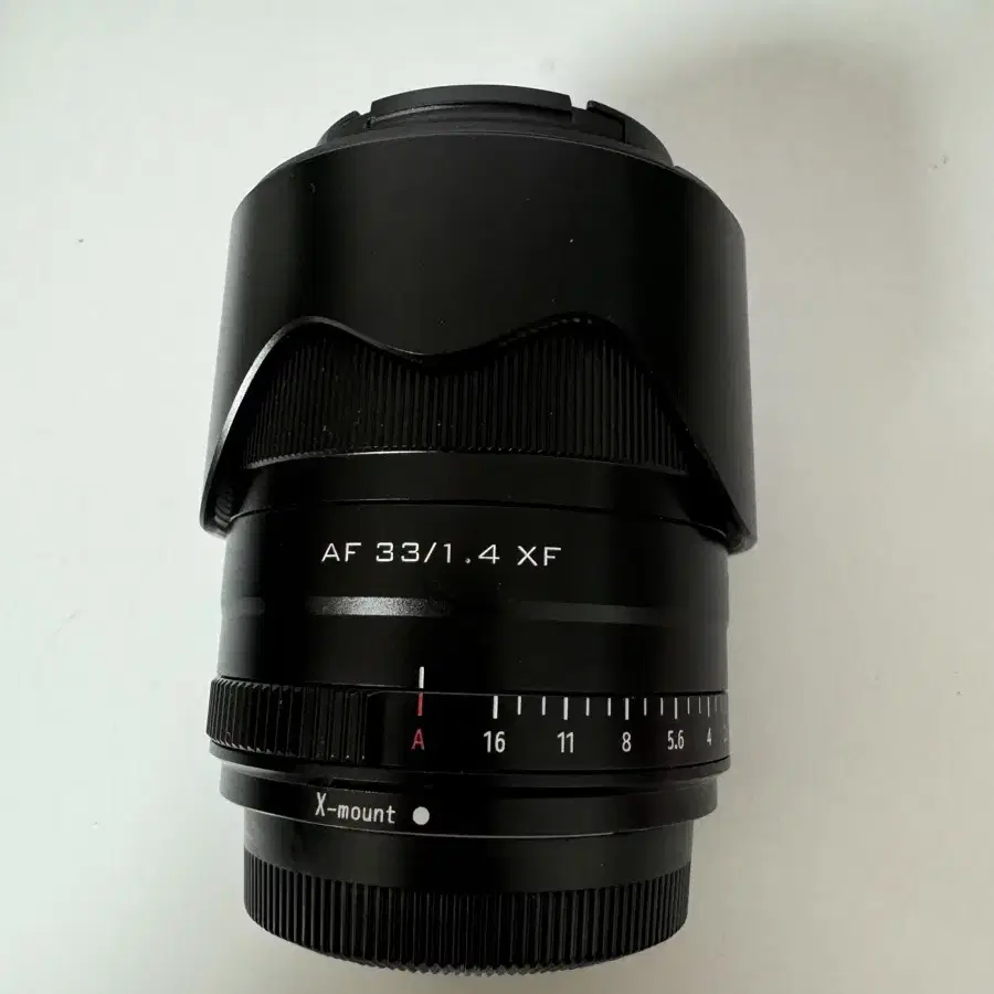 빌트록스 X마운트 33mm F1.4 렌즈 팝니다. (S급 필터 포함)